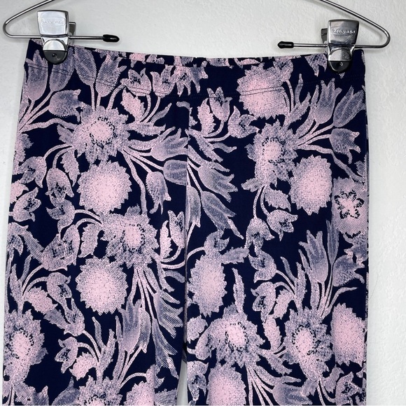 Clara Sun Woo Pink and Navy Blue Floral Jersey Knit Stretch Capri Pull On Pants - Picture 2 of 8